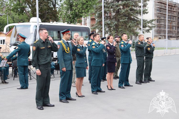 В день России саратовские росгвардейцы подарили праздничный концерт для жителей и гостей города 