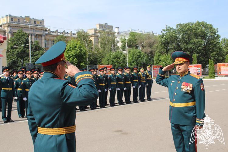 В Саратовском военном ордена Жукова краснознаменном институте войск национальной гвардии РФ состоялся выпуск офицеров