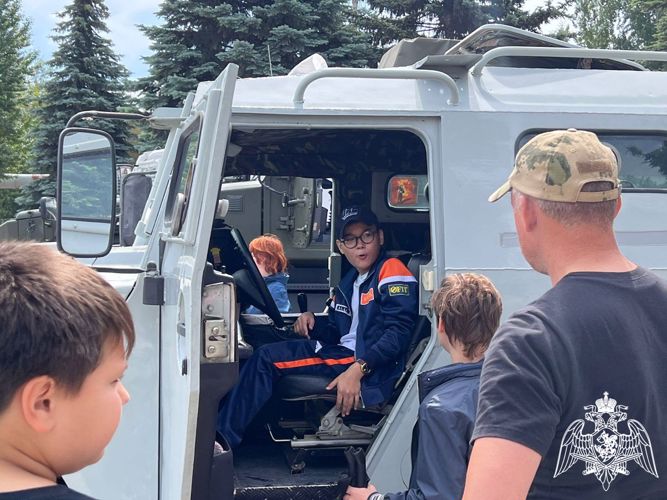 В Саратове сотрудники ОМОН «Патриот» присоединились к всероссийской акции «Каникулы с Росгвардией»