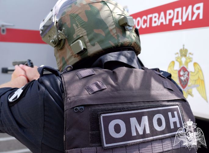 В Саратове при силовой поддержке бойцов Росгвардии задержаны подозреваемые в разбойном нападении