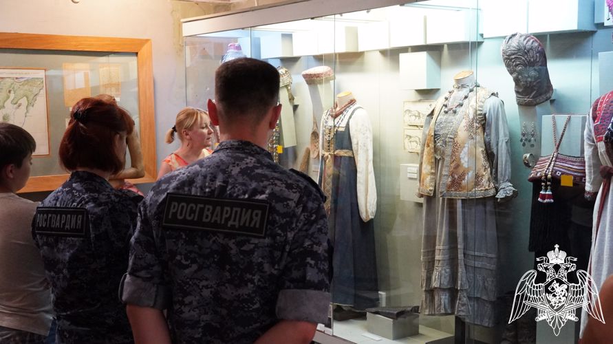 В Саратове сотрудники Росгвардии посетили тематическую экспозицию, посвящённую истории Саратовского края
