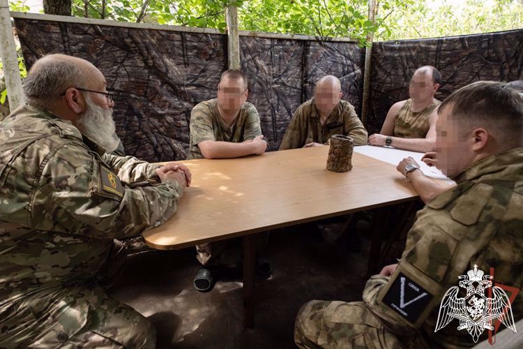 Православный священник посетил военнослужащих Росгвардии в ЛНР (видео)