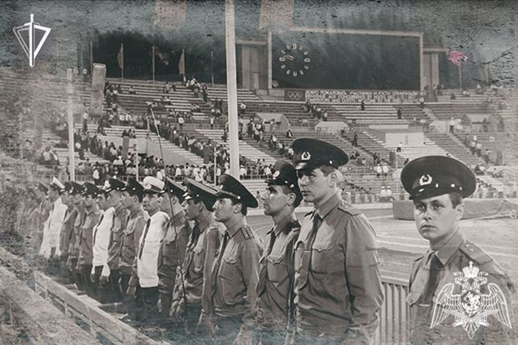 В июле 1980 года олимпийский полк войск правопорядка вышел на стражу главных спортивных арен и московских улиц