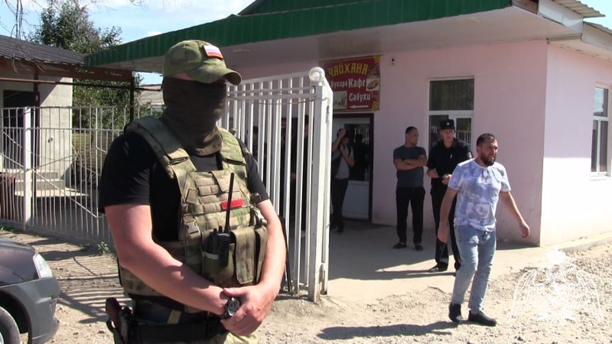 Сотрудники ОМОН Управления Росгвардии по Саратовской области приняли участие в оперативно-профилактическом мероприятии, направленное на выявление преступлений и правонарушений в сфере миграции