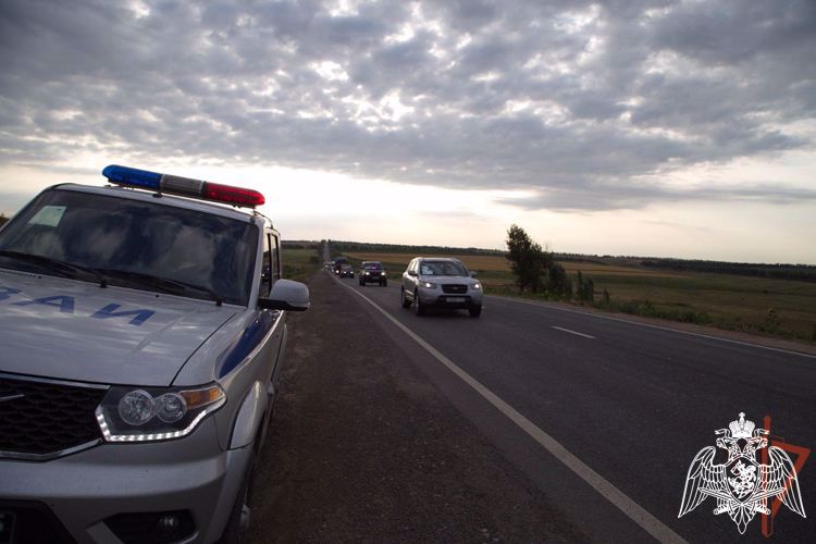 Росгвардейцы обеспечили безопасную доставку гуманитарной помощи жителям Донбасса