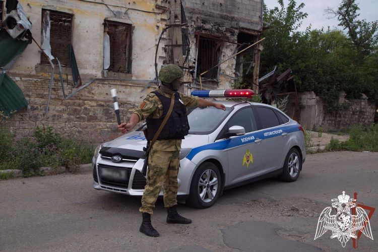 Росгвардейцы обеспечили безопасную доставку гуманитарной помощи жителям Донбасса