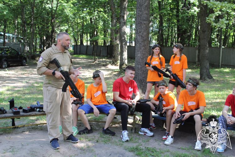 В Саратове продолжается акция «Каникулы с Росгвардией»