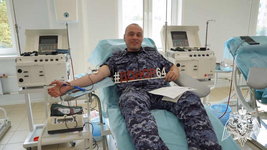 В Саратове сотрудники Росгвардии поддержали ведомственную акцию «От сердца к сердцу»