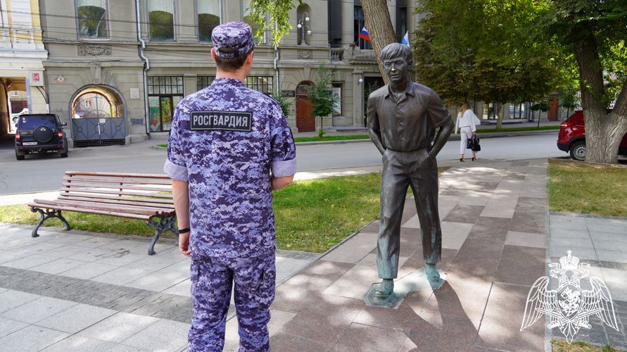 Саратовские росгвардейцы присоединились к празднованию Дня Российского кино 