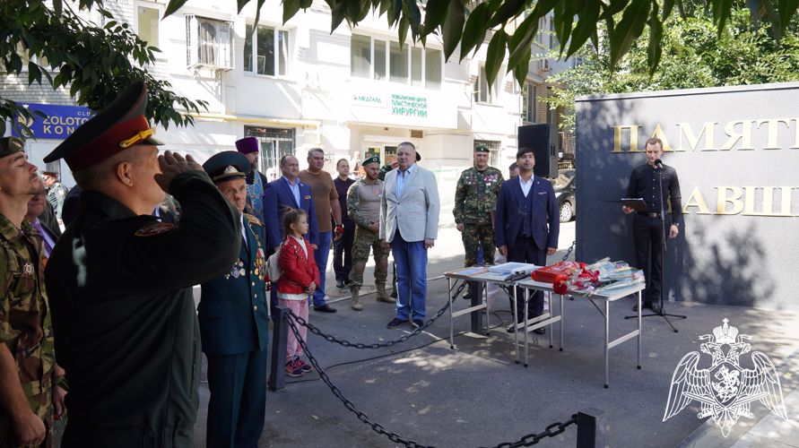 В Саратове военнослужащие и сотрудники Росгвардии приняли участие в мероприятии, посвященном памяти бойцов спецназа