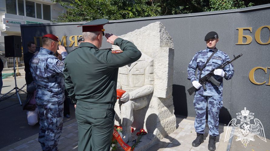 В Саратове военнослужащие и сотрудники Росгвардии приняли участие в мероприятии, посвященном памяти бойцов спецназа