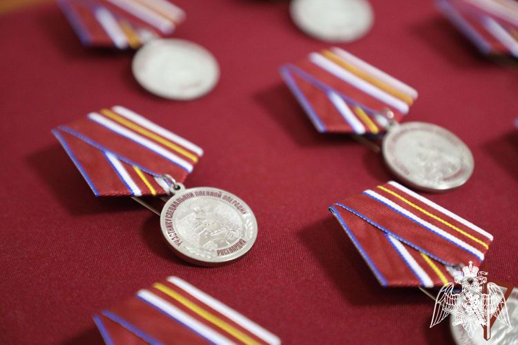 Специалисты службы тыла Росгвардии — участники СВО отмечены ведомственными медалями в ЛНР