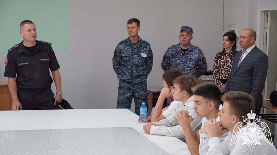 В Саратове сотрудники Росгвардии приняли участие в мероприятии, посвященном дню знаний 