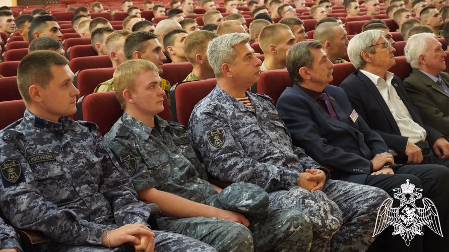 В  Саратове сотрудники Росгвардии посетили тематическое мероприятие, посвящённое 75-летию Героя России генерал-полковника Анатолия Романова