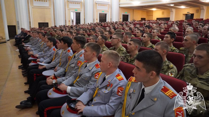 В  Саратове сотрудники Росгвардии посетили тематическое мероприятие, посвящённое 75-летию Героя России генерал-полковника Анатолия Романова