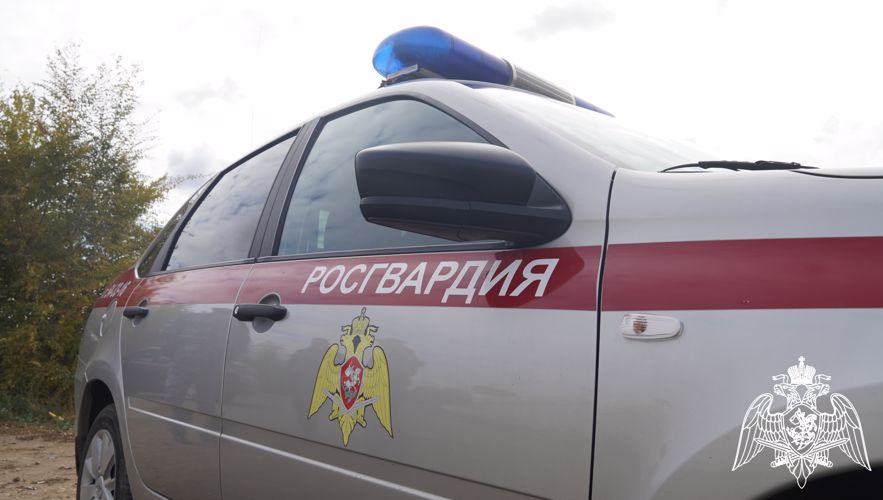 В Саратове сотрудники Росгвардии задержали гражданина, подозреваемого в незаконном обороте наркотических средств