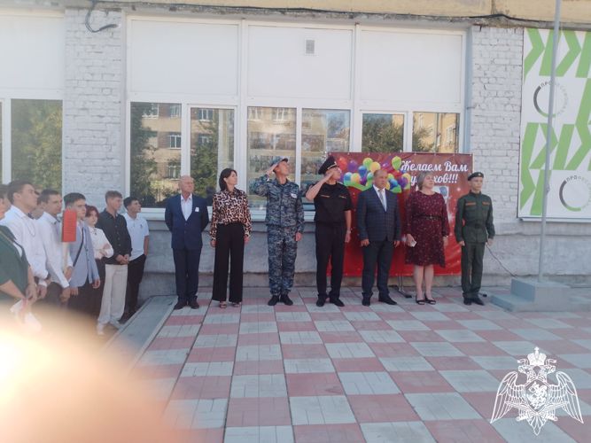 В Саратове сотрудники Росгвардии приняли участие в мероприятии, посвященном дню знаний 