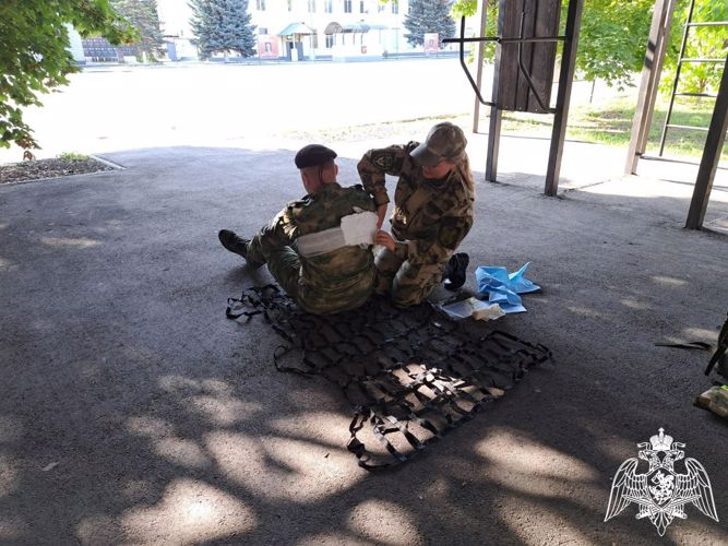 В Саратове сотрудница Росгвардии провела занятие для сотрудников вневедомственной охраны об оказании первой доврачебной помощи