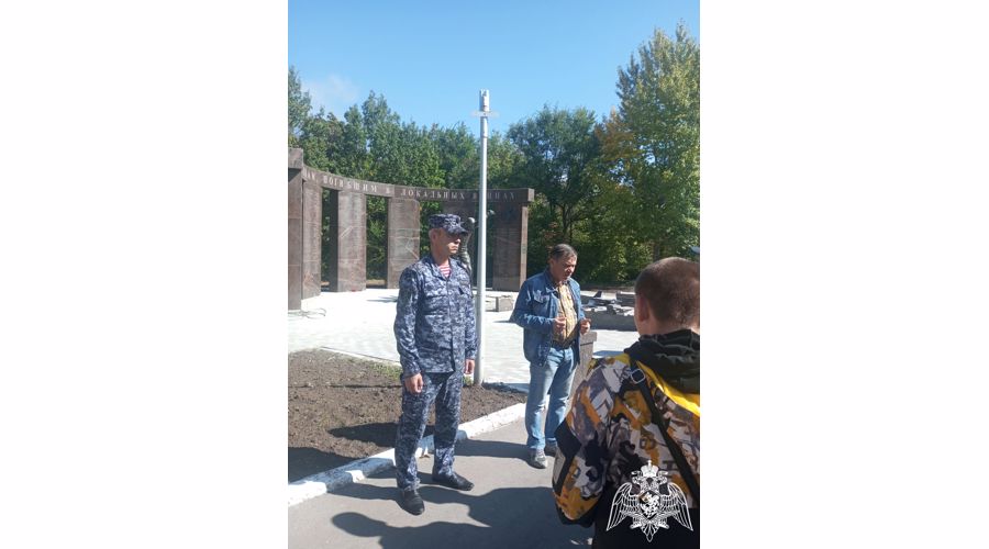В Саратове военнослужащие и сотрудники Росгвардии провели урок мужества для воспитанников подшефных классов