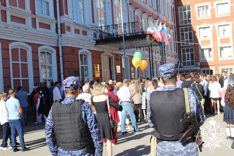 Сотрудники Росгвардии обеспечили охрану общественного порядка в День знаний