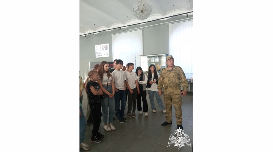 В Саратове ветераны войск правопорядка посетили с учащимися подшефных школ Исторический парк «Россия — Моя история»