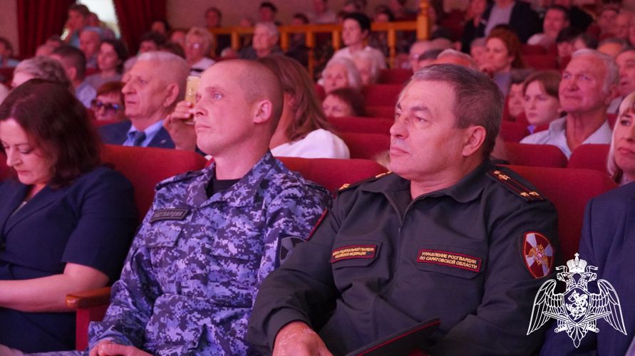 В Саратовской области сотрудники Росгвардии приняли участие в концерте по случаю Международного Дня пожилых людей