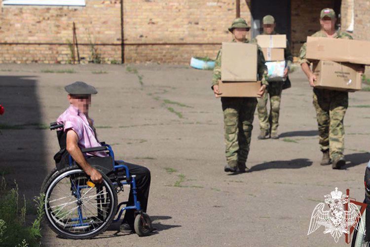 Более 30 семей в ЛНР получили от росгвардейцев адресную помощь