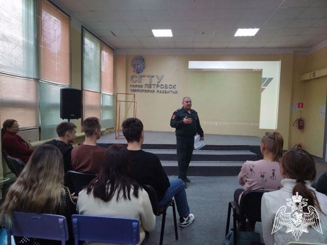 В Саратове ветеран Росгвардии провёл лекцию, посвященную Героям России и Советского союза 