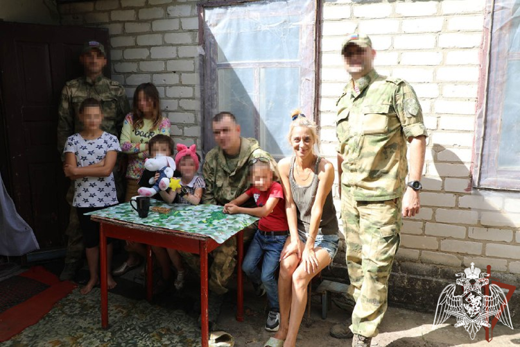 Росгвардейцы оказали помощь многодетным семьям в ЛНР и ДНР
