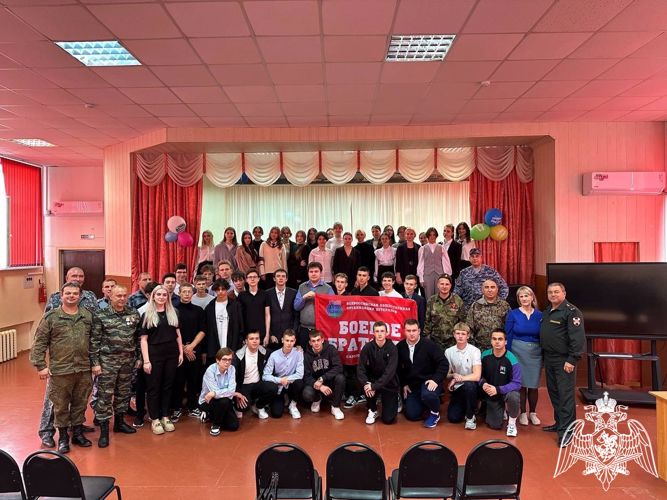 В Саратове военнослужащий Росгвардии провёл урок мужества