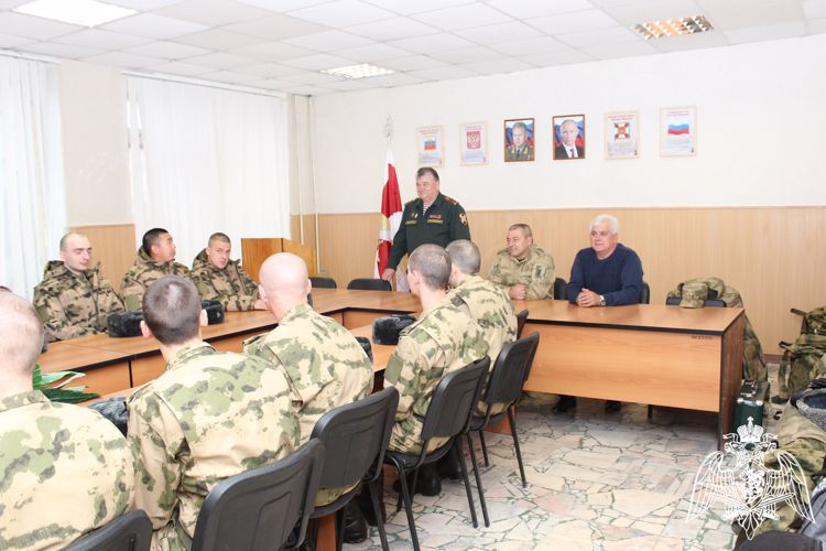 В Саратове ветераны Росгвардии встретились с будущими солдатами срочной службы