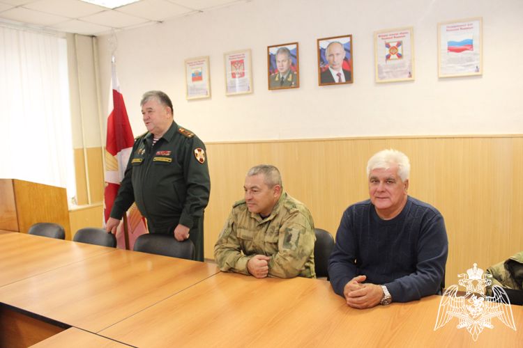 В Саратове ветераны Росгвардии встретились с будущими солдатами срочной службы