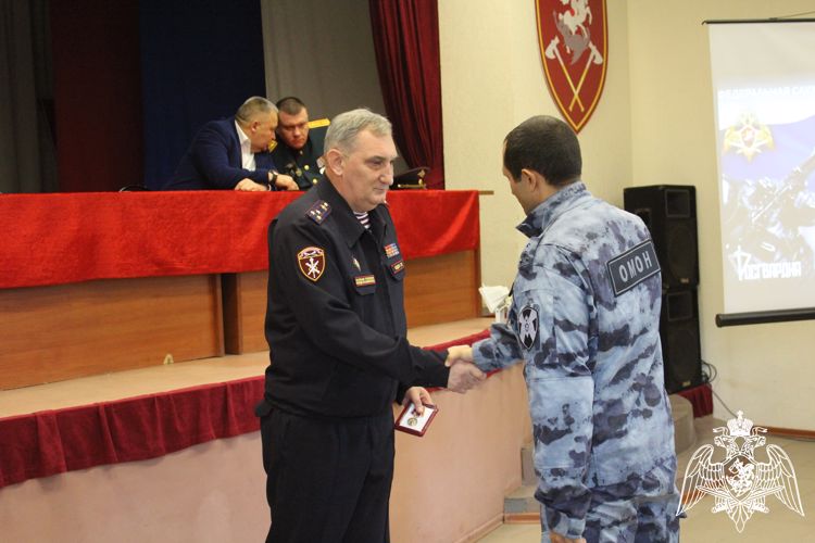 В Саратове сотрудники ОМОН отмечают профессиональный праздник