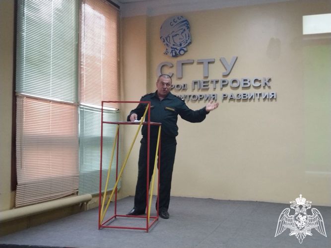 В Саратове ветеран Росгвардии провёл лекцию, посвященную Героям России и Советского союза 