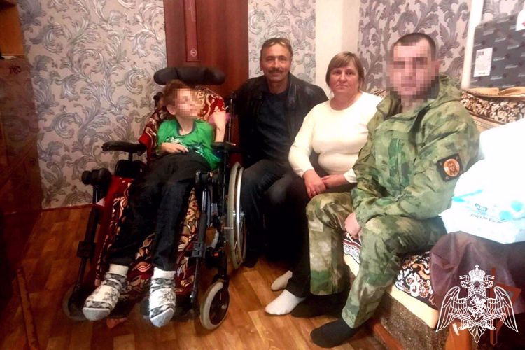 Росгвардейцы помогли семье особенного ребенка в ЛНР
