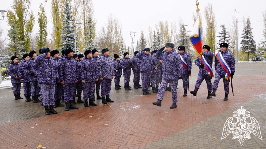 В Саратове сотрудники Росгвардии торжественно приняли присягу