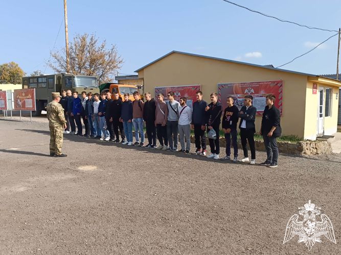 В Саратове воспитанники «Гвардейской смены» побывали в гостях у кинологов Приволжского округа Росгвардии