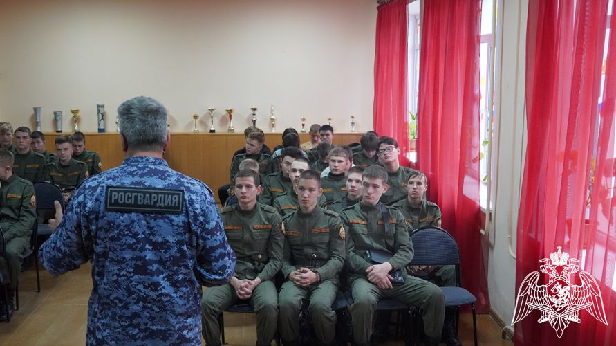 В Саратове сотрудник Росгвардии провёл лекцию, посвящённую вопросам противодействия терроризму и экстремизму 