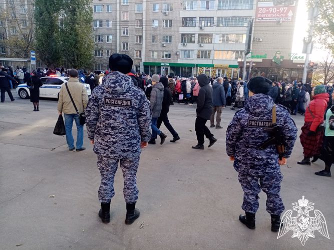 В Саратове сотрудники Росгвардии обеспечили охрану общественного порядка во время крестного хода 