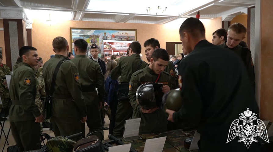 На базе Саратовского военного института Росгвардии прошел ежегодный городской форум «Юные патриоты»