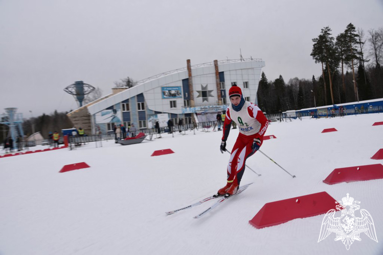 Саратовские росгвардейцы завоевали призовые места в чемпионате Приволжского округа Росгвардии по лыжным гонкам и служебному двоеборью