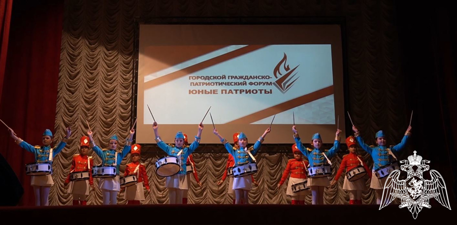 На базе Саратовского военного института Росгвардии прошел ежегодный городской форум «Юные патриоты»
