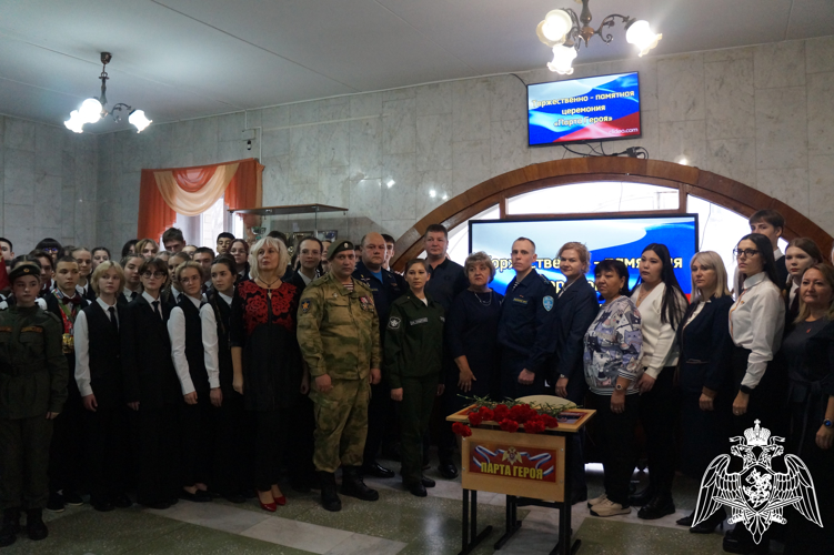 В Саратовской области военнослужащие Росгвардии приняли участие в открытии парты Героя 