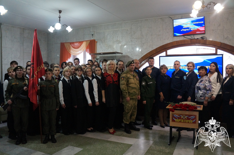 В Саратовской области военнослужащие Росгвардии приняли участие в открытии парты Героя 