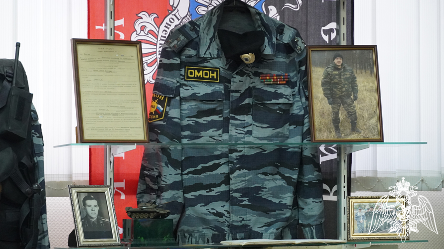 Саратовские росгвардейцы стали почётными гостями памятного мероприятия ко Дню Героев Отечества