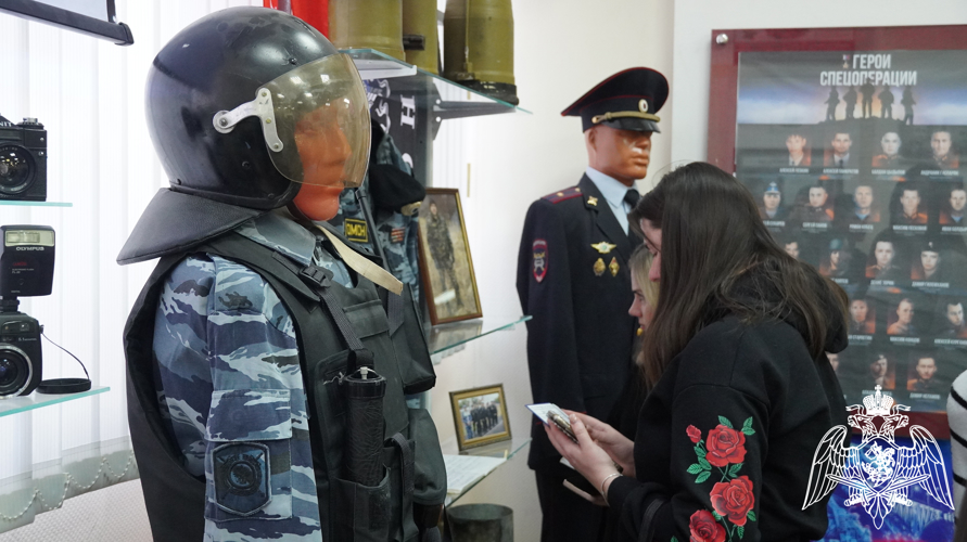 Саратовские росгвардейцы стали почётными гостями памятного мероприятия ко Дню Героев Отечества