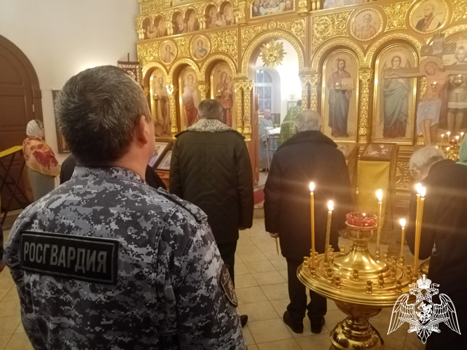 В День памяти великого князя Александра Невского сотрудники Росгвардии приняли участие в торжественном богослужении