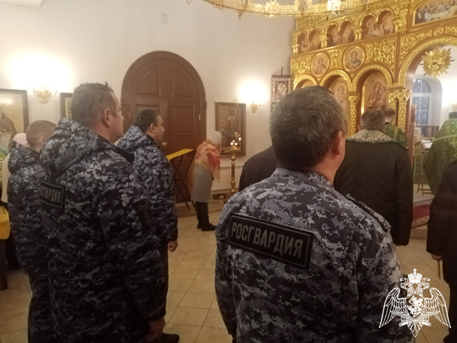 В День памяти великого князя Александра Невского сотрудники Росгвардии приняли участие в торжественном богослужении