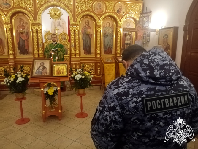 В День памяти великого князя Александра Невского сотрудники Росгвардии приняли участие в торжественном богослужении