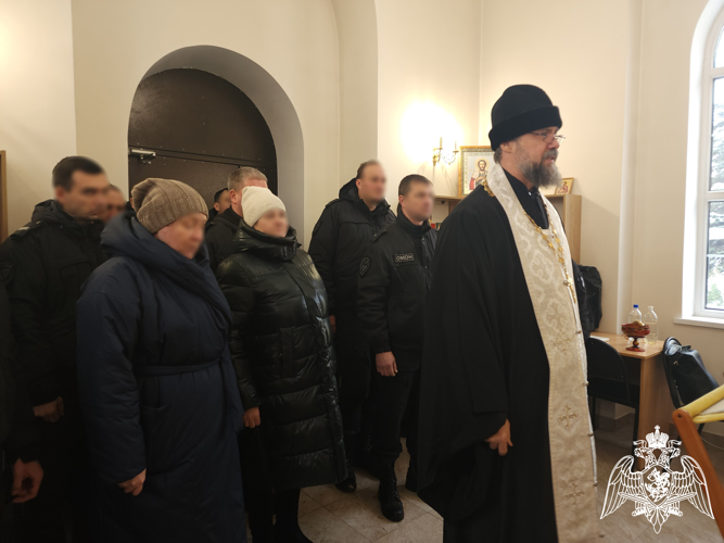 В Саратове в сотрудники Росгвардии приняли участие в праздничном молебне в день Крещения Господня